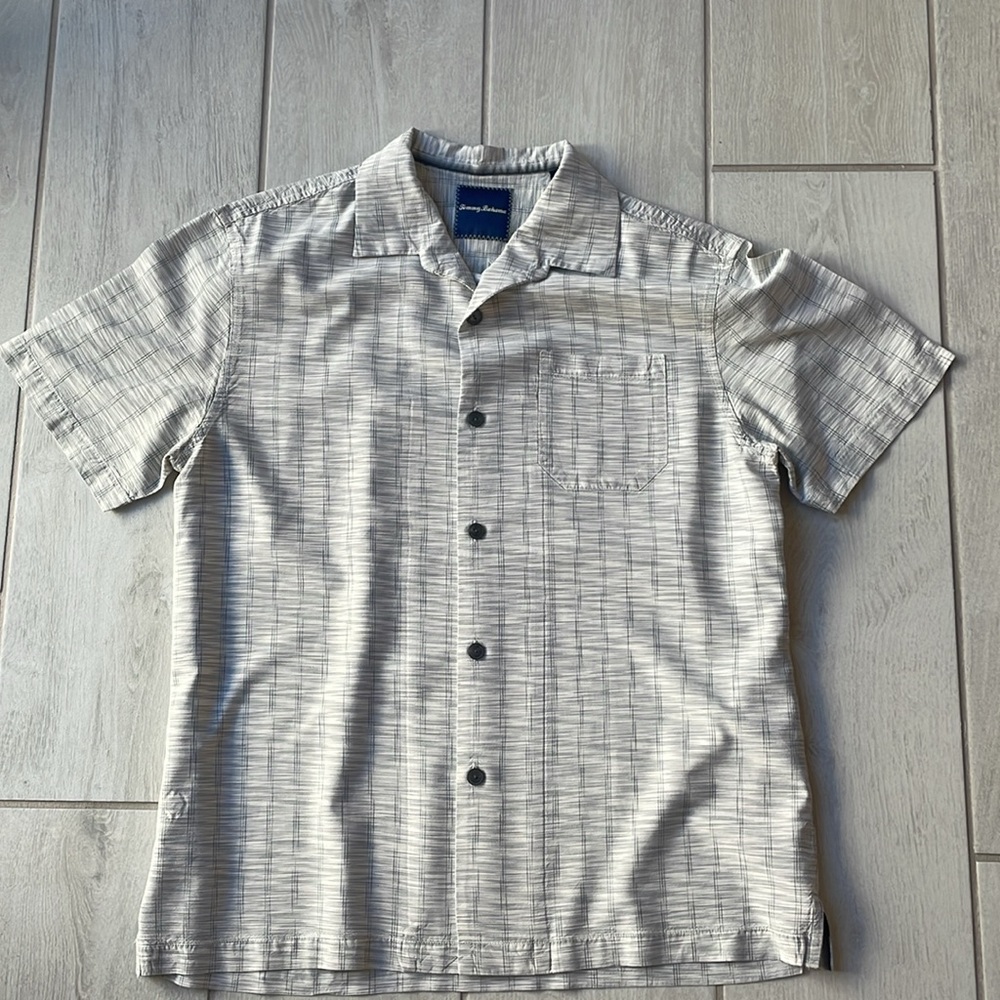 Tommy Bahama 💯 Silk Short Sleeve Button-Down Shirt in Light Gray & Ivor… - Picture 2 of 9